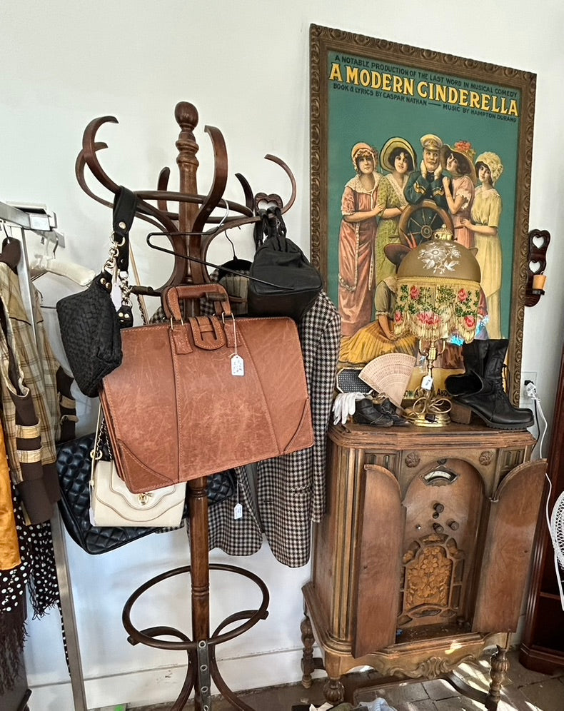 Antiques & Antique Advertising