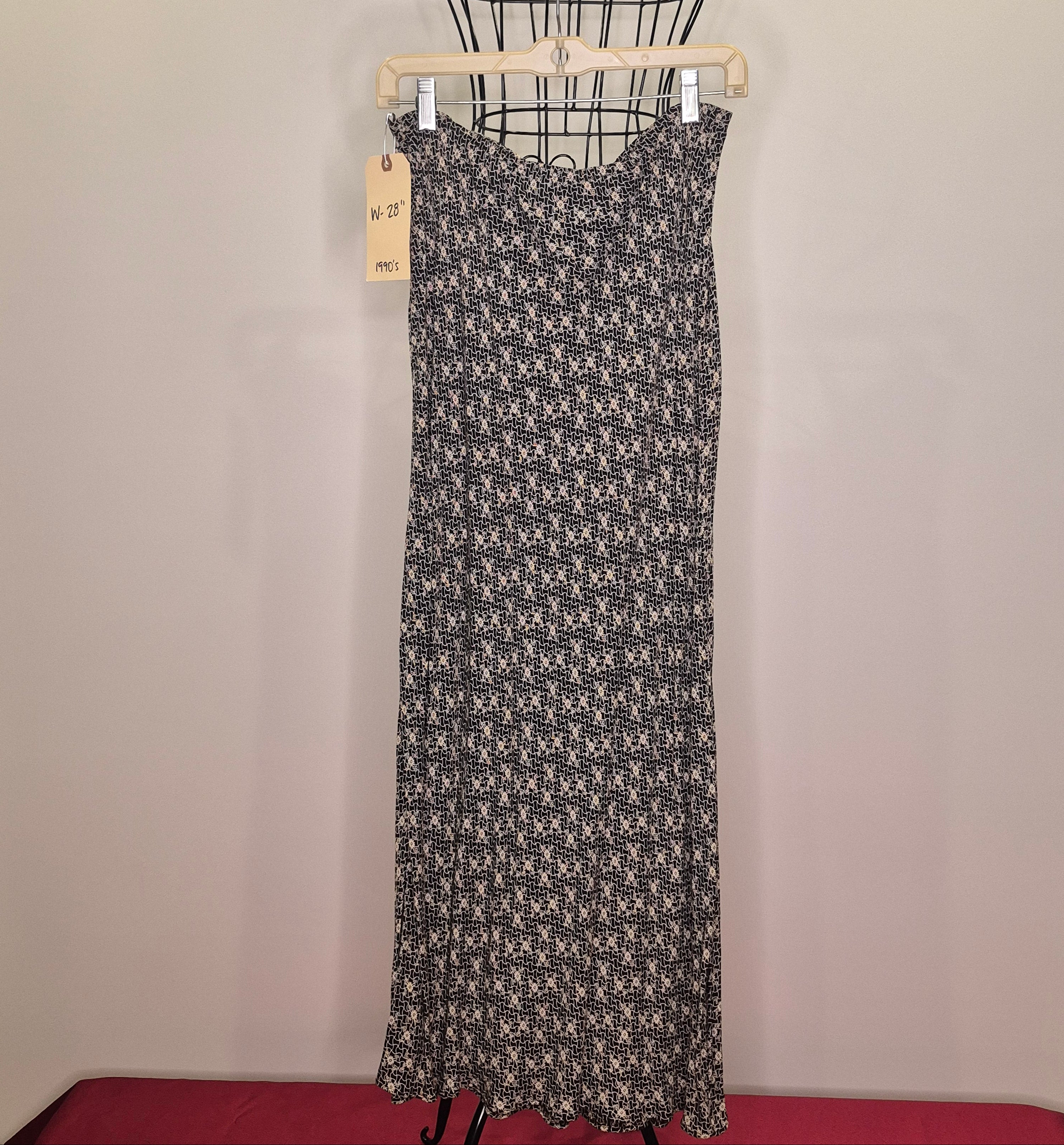 Max Studio 1990s Black Maxi Skirt | White Floral Print | Size 8