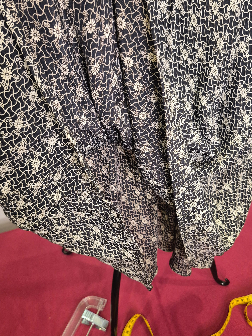 Max Studio 1990s Black Maxi Skirt | White Floral Print | Size 8