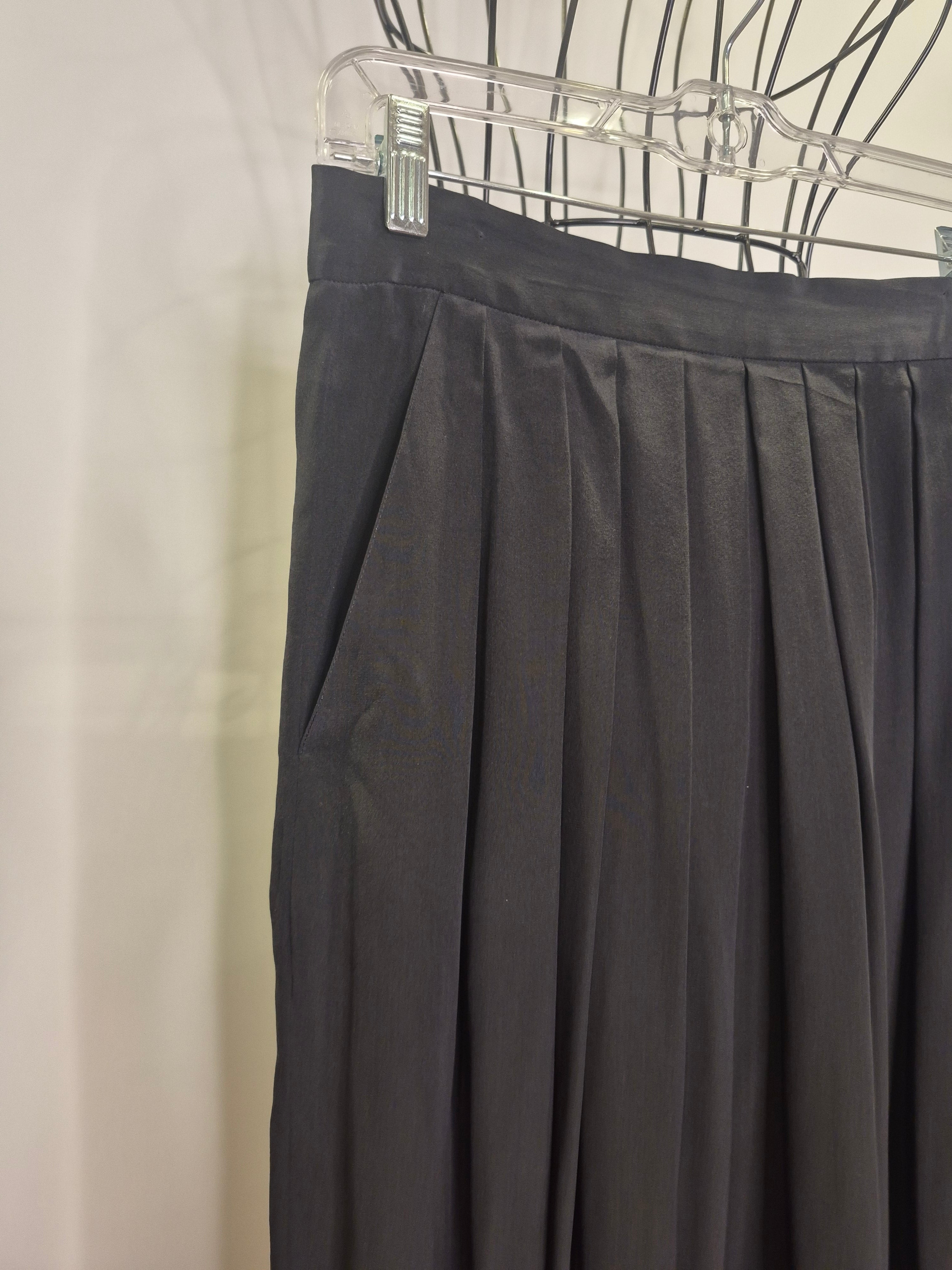 Jaeger 100% silk Pleated Skirt 1990s 28in waist Size 6