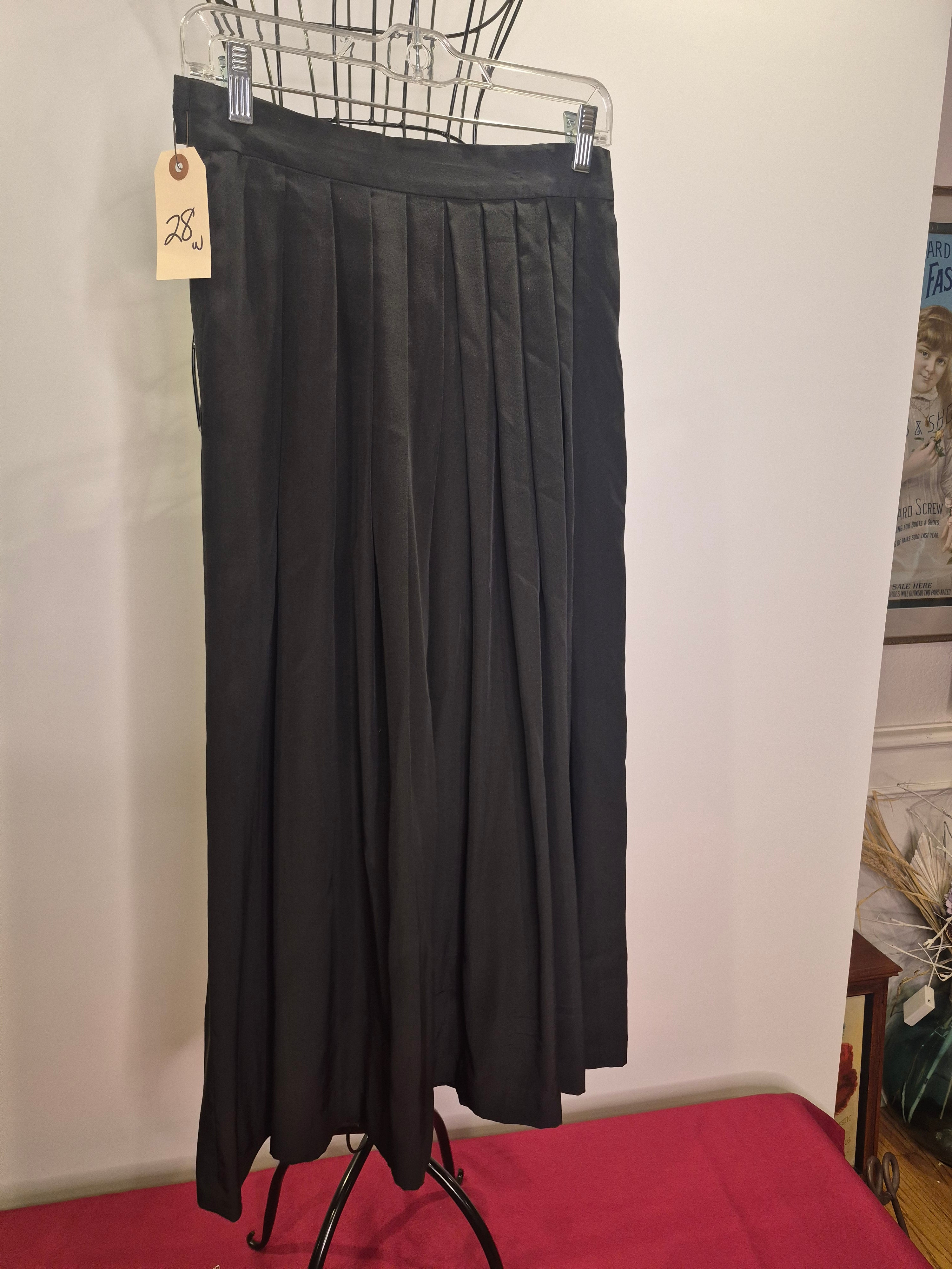 Jaeger 100% silk Pleated Skirt 1990s 28in waist Size 6