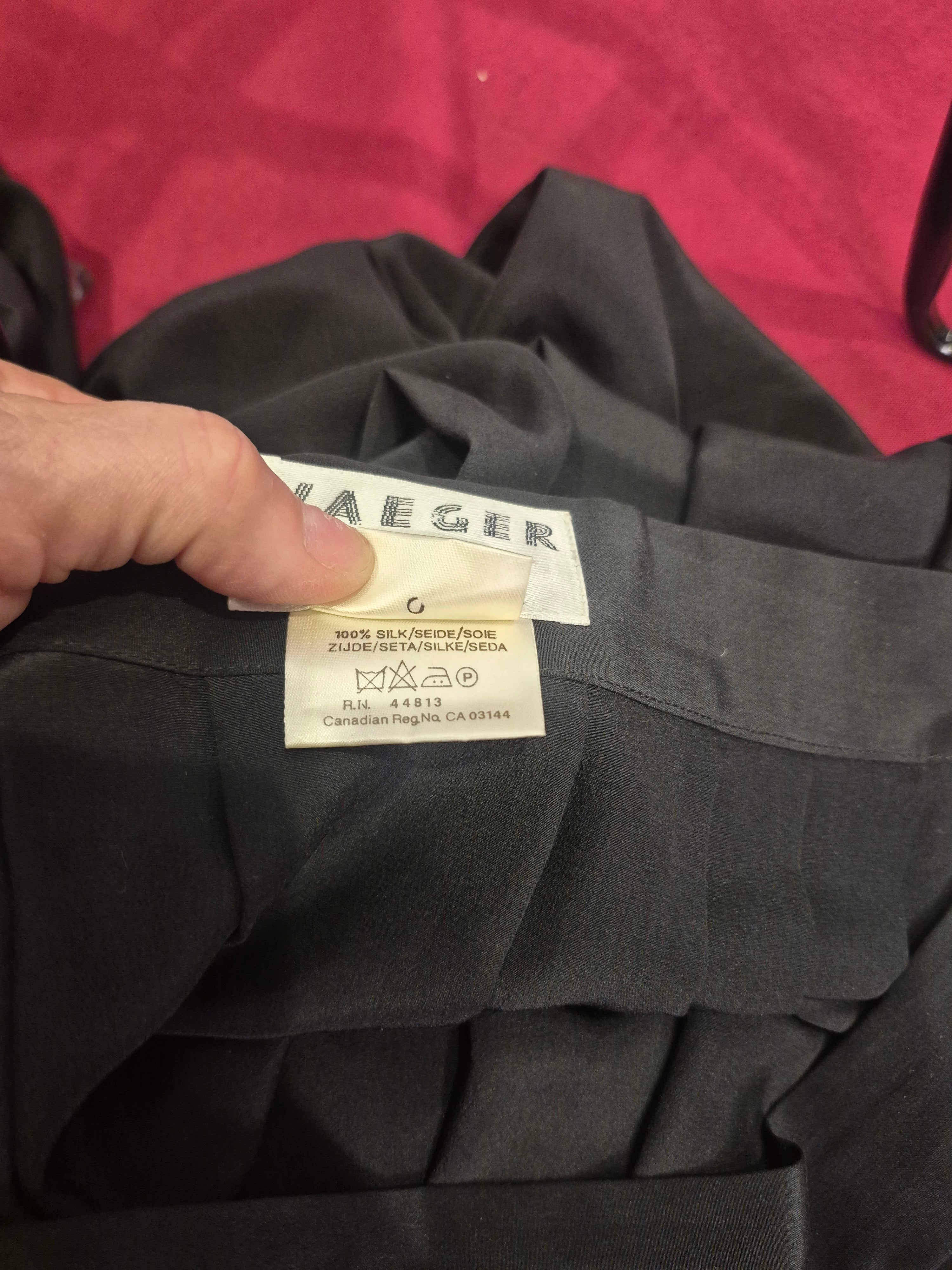 Jaeger 100% silk Pleated Skirt 1990s 28in waist Size 6