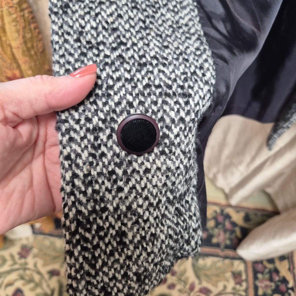 Vintage Cape Herringbone Coat with velvet Collar CANada