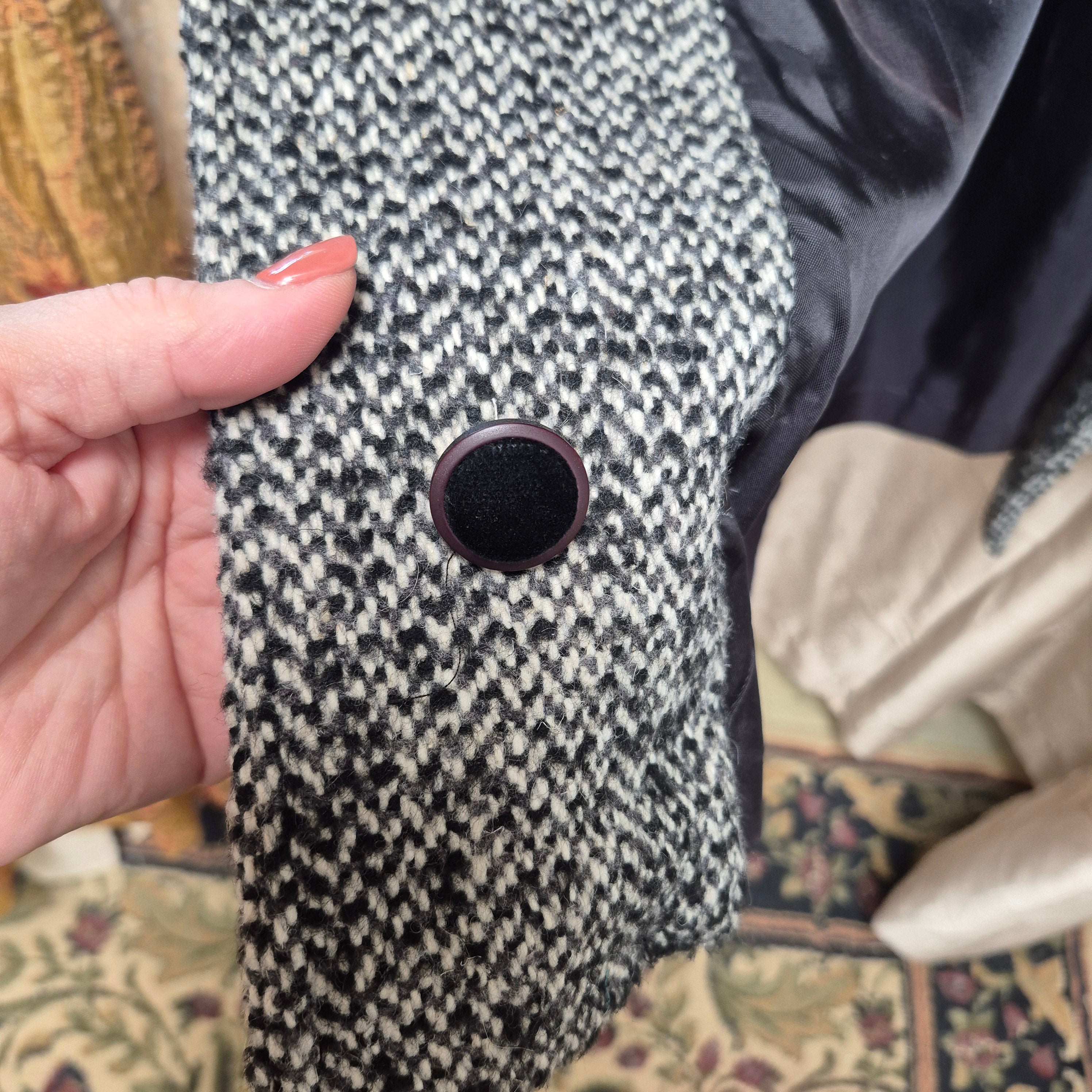 Vintage Cape Herringbone Coat with velvet Collar CANada
