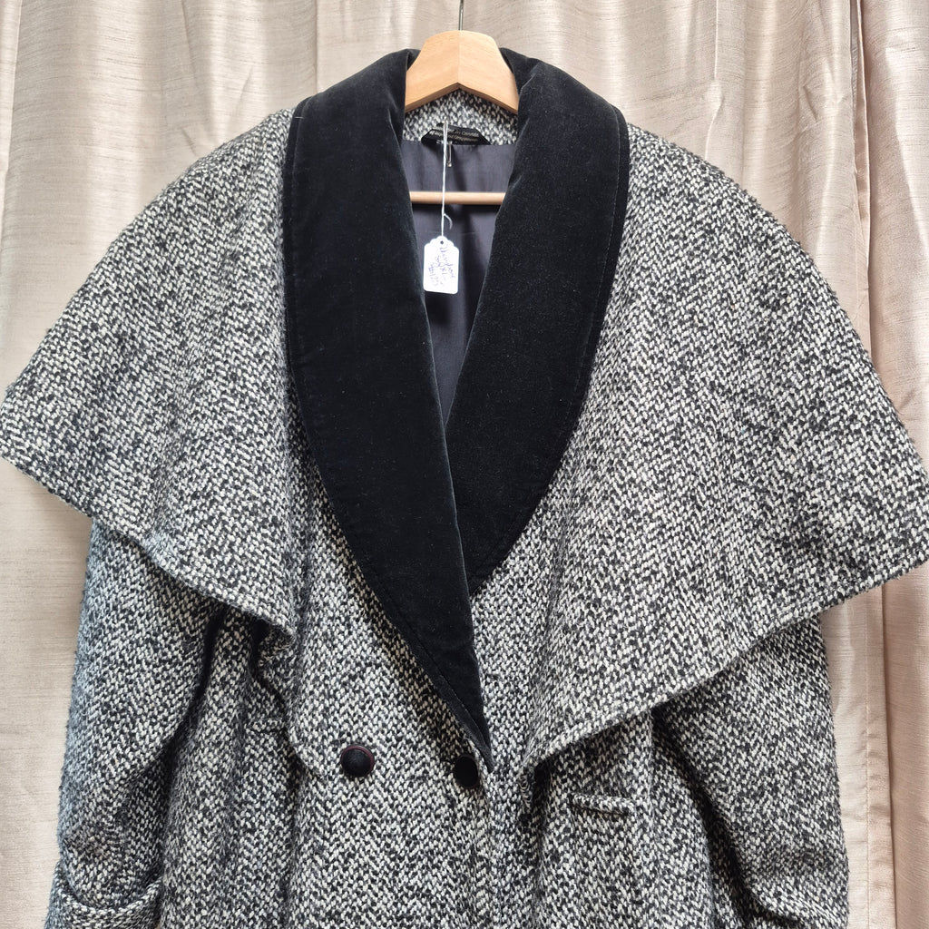 Vintage Cape Herringbone Coat with velvet Collar CANada