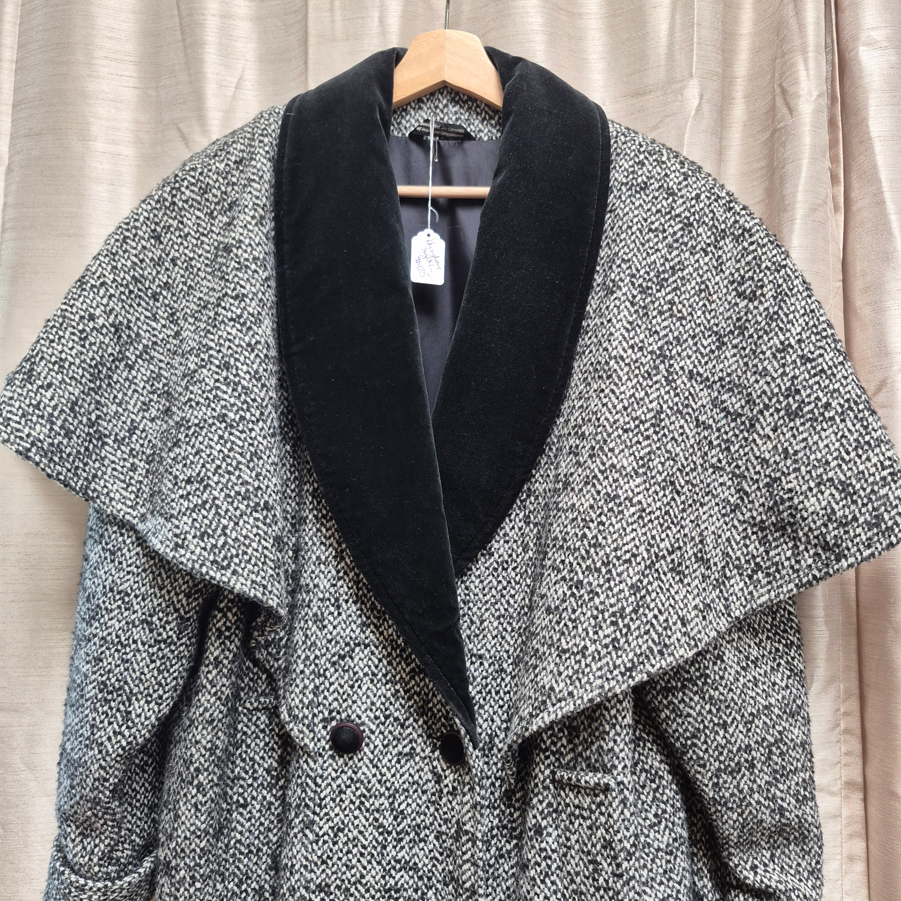 Vintage Cape Herringbone Coat with velvet Collar CANada