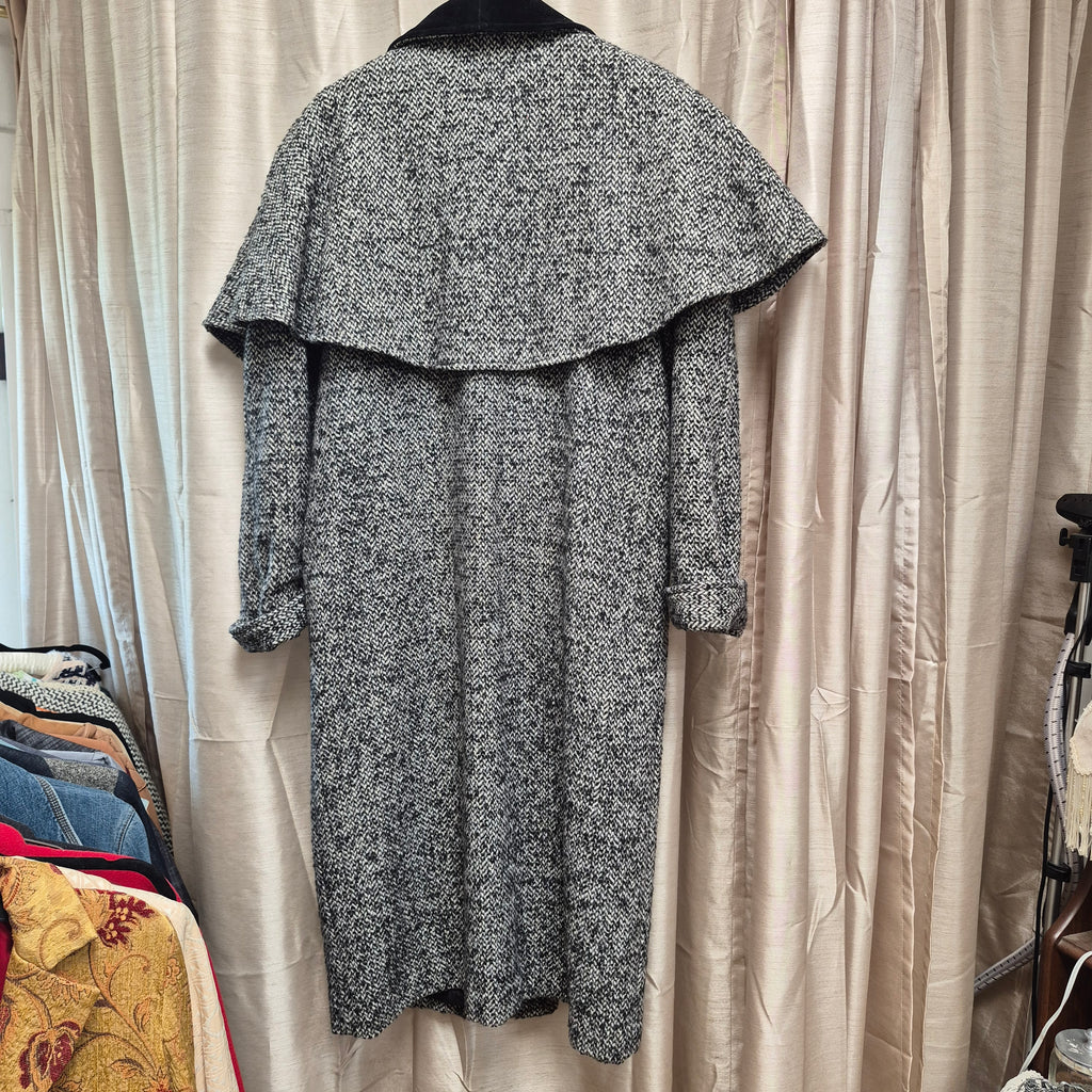 Vintage Cape Herringbone Coat with velvet Collar CANada
