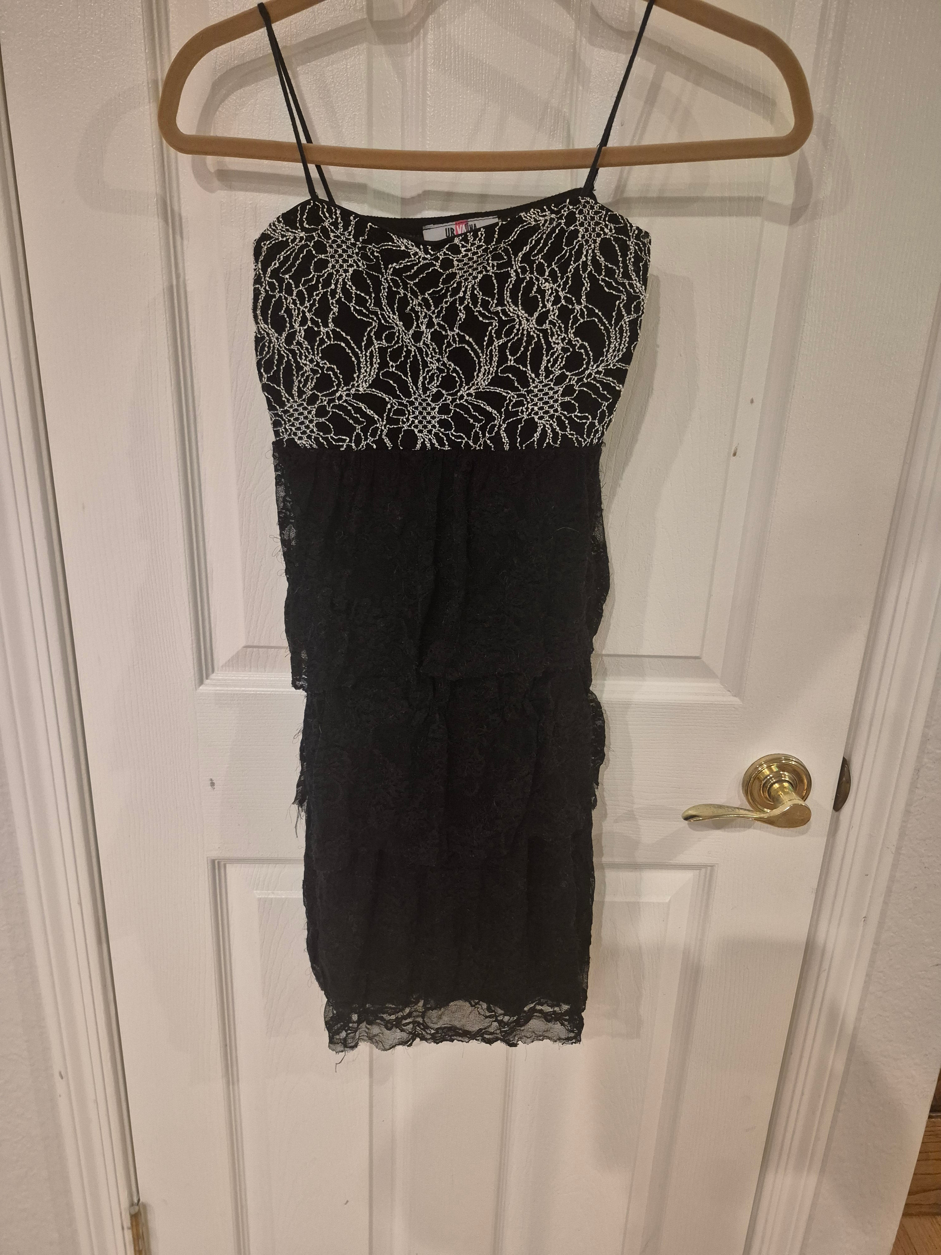 Vintage Ur Va Na Black Lace Tiered Dress - Size Small