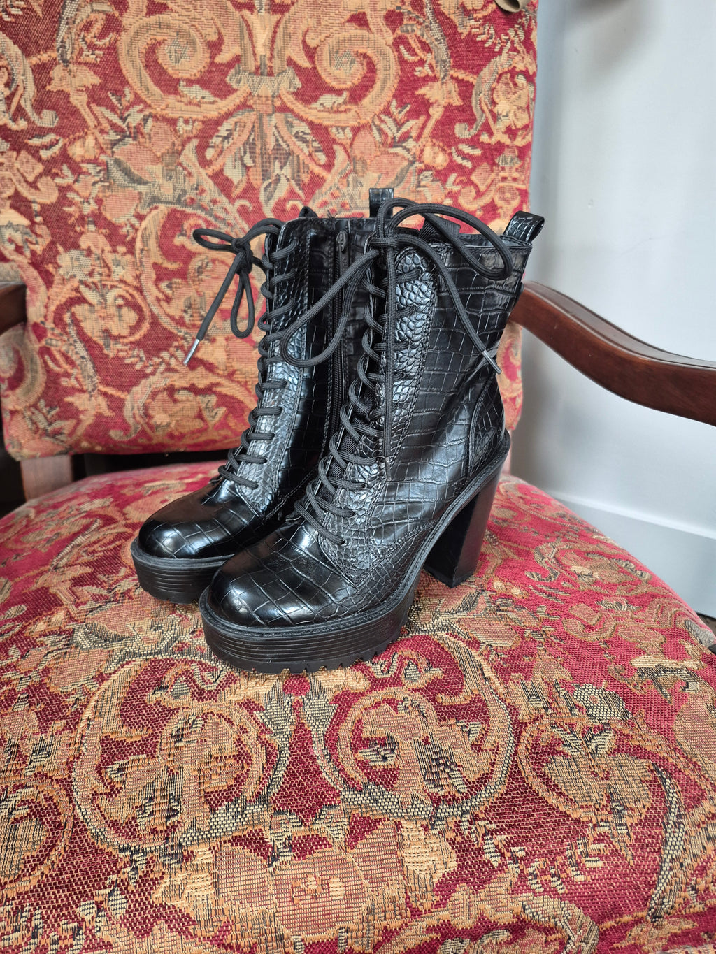 Guess Kaniela Black Combat Boots - Size 6.5 NEW no box