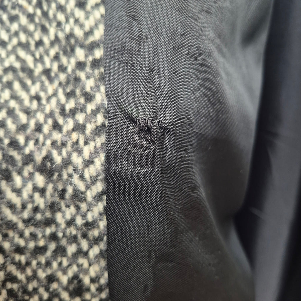 Vintage Cape Herringbone Coat with velvet Collar CANada