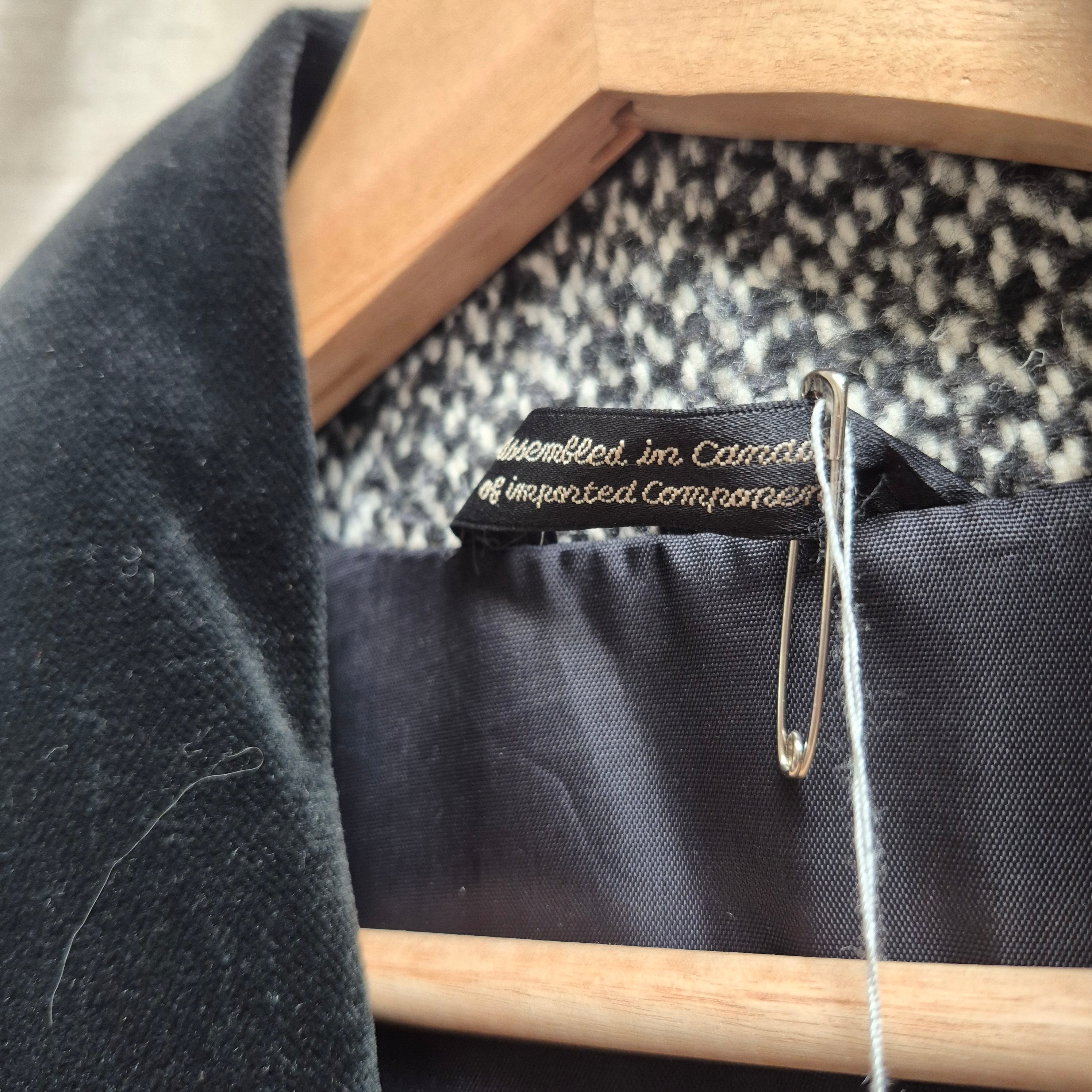Vintage Cape Herringbone Coat with velvet Collar CANada